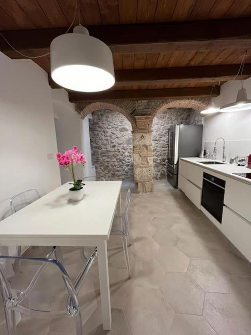 Charme In Centro With Private Parking Lägenhet Ascoli Piceno Exteriör bild